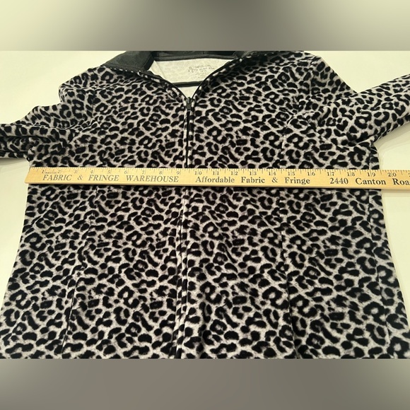 TOTAL GIRL GIRLS XL (18-1/2) PRINTED HOODIE FULL ZIPPER BLACK/GREY. - Picture 4 of 7